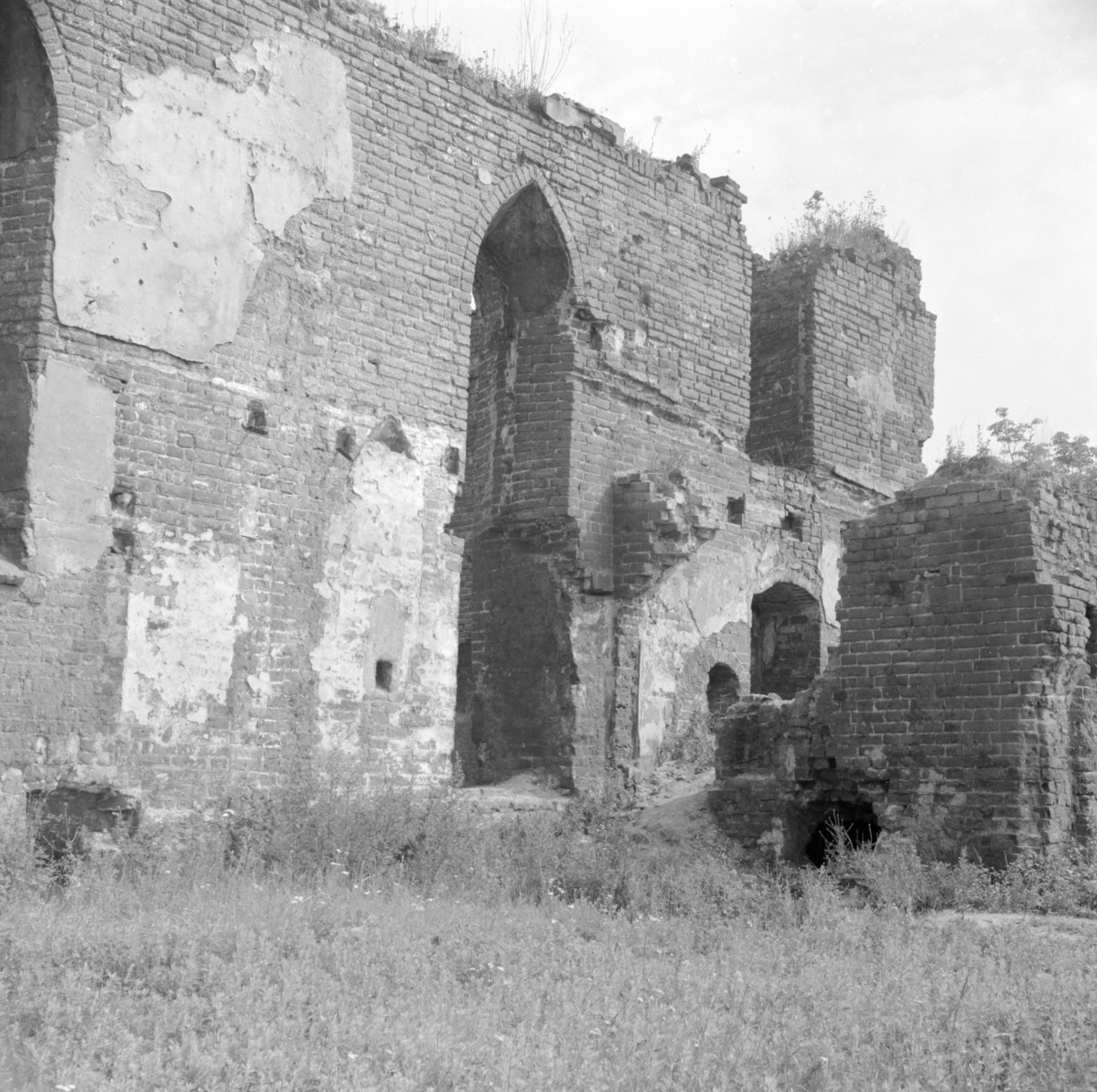 kościół pw. Św. Ducha, ob. Biblioteka Wojewódzka - elewacja południowa, część zachodnia, skan 1