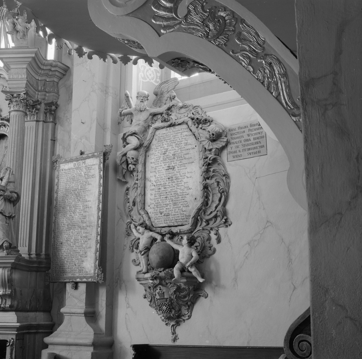 kościół św. Józefa - wnętrze: epitafium rodziny Gurowskich (Jadwigi, Ludwiki, Weroniki, Rozalii i Rafała) herbu Wczele., skan 1