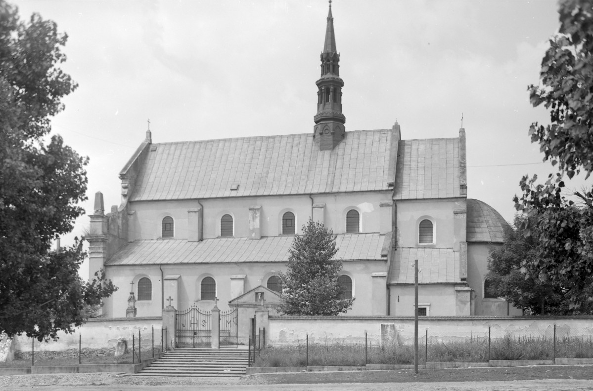 kościół parafialny pw. Świętej Trójcy - elewacja południowa, skan 1