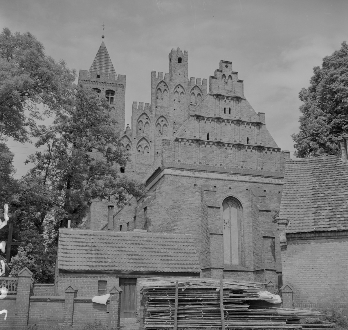 kościół parafialny pw. św. Mateusza - elewacja wschodnia, skan 1