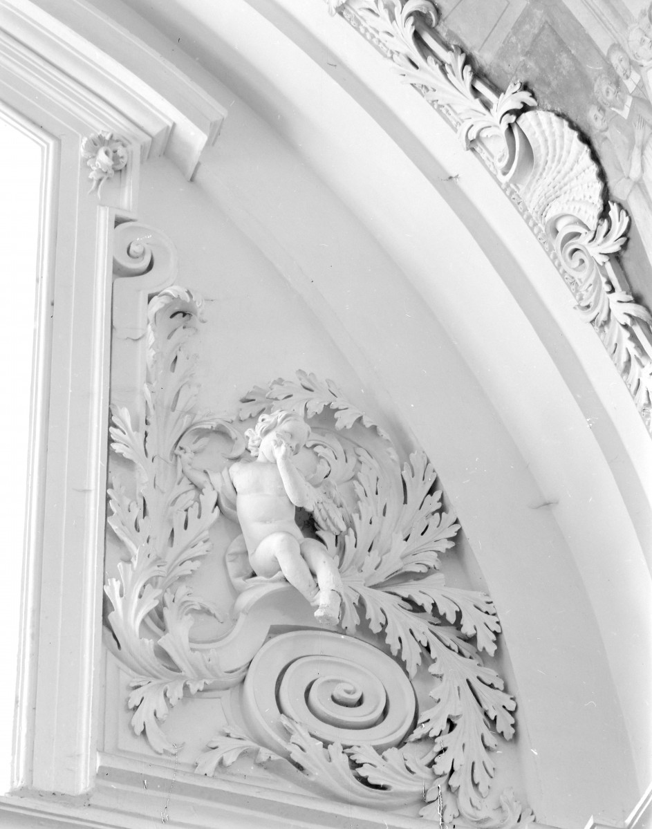 Kościół pw. NMP i św. Mikołaja - fragment dekoracji stiukowej, skan 1