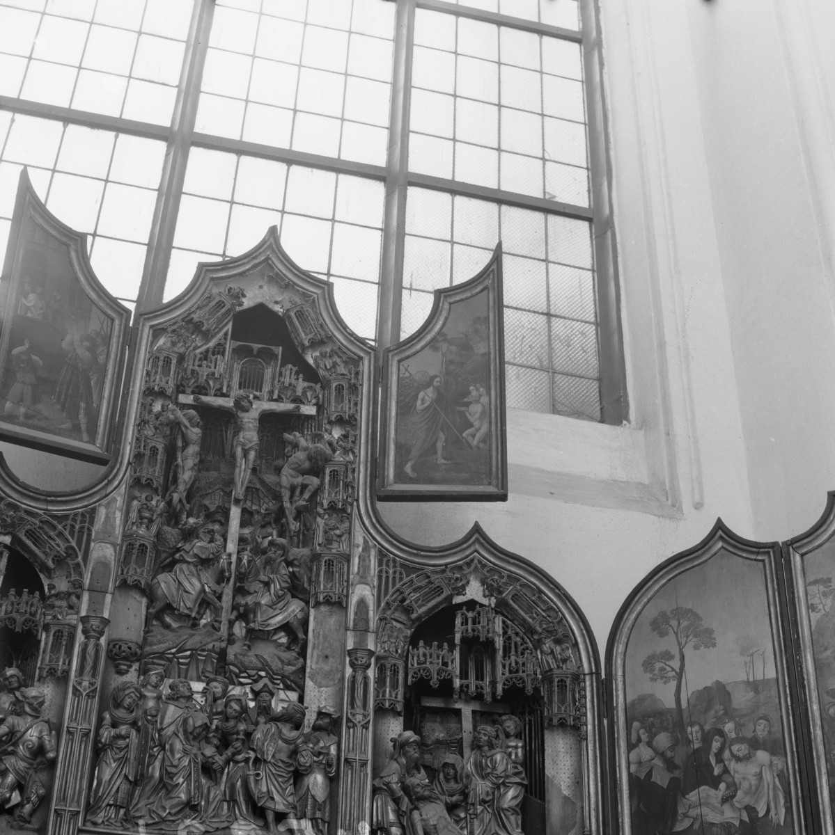 bazylika Mariacka - wnętrze: ołtarz antwerpski pw. św. Adrian, lewe skrzydło, skan 1