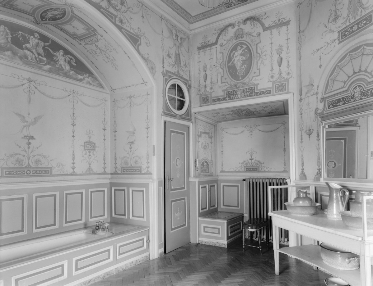 zamek magnacki Lubomirskich i Potockich - wnętrze - piętro III - Łazienka Pompejańska, skan 1