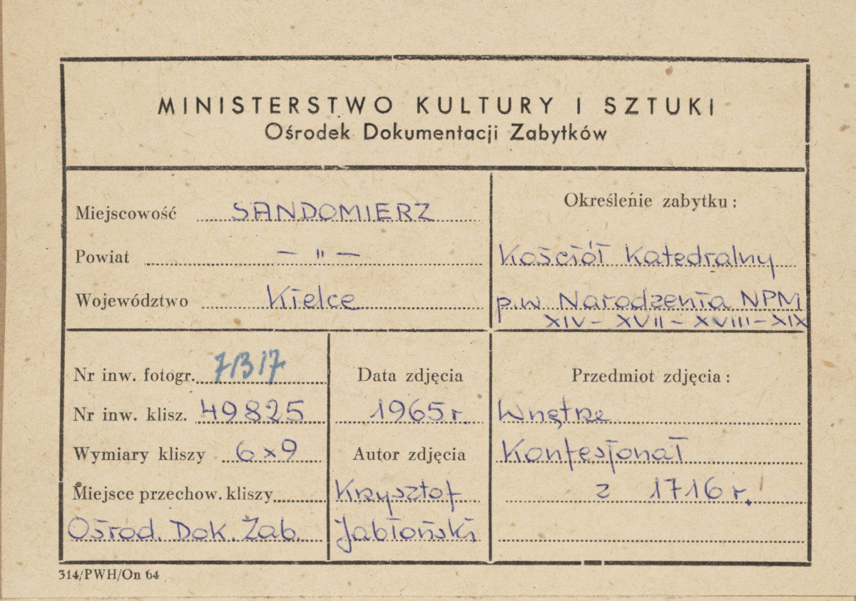  Katedra - wnętrze, widok na konfesjonał - metryczka, skan 1