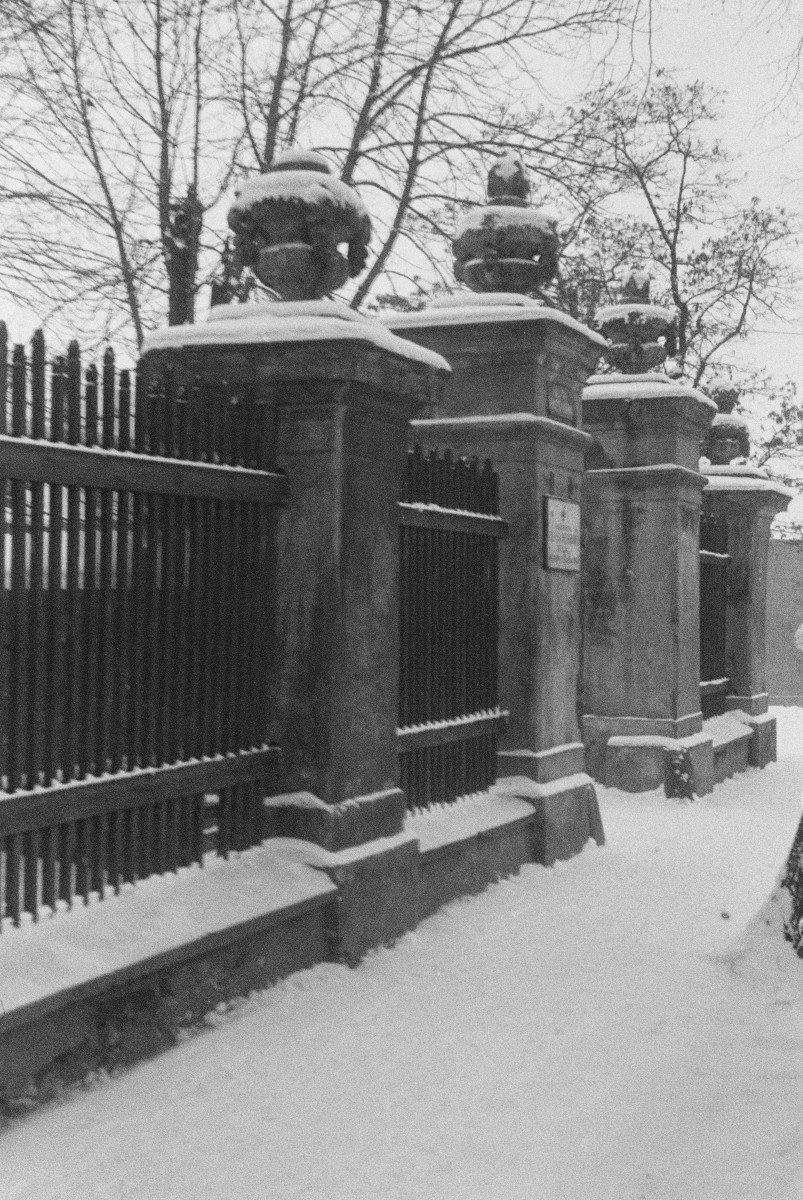 pałac Lubomirskich - ogrodzenie, skan 1