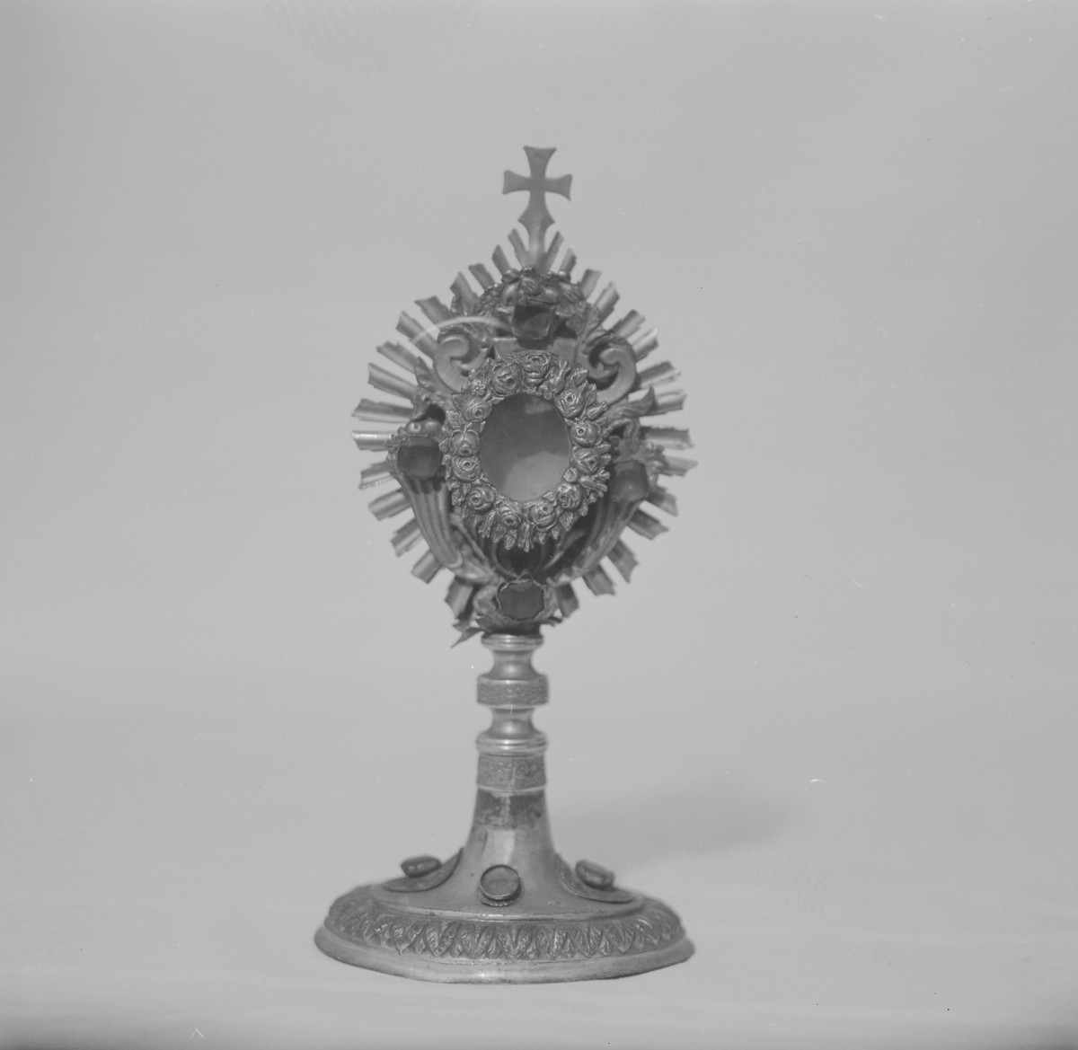 kościół pw. św. Jakuba Apostoła i św. Agnieszki, Dziewicy i Męczennicy - zbiory - relikwiarz z XIX wieku, skan 1