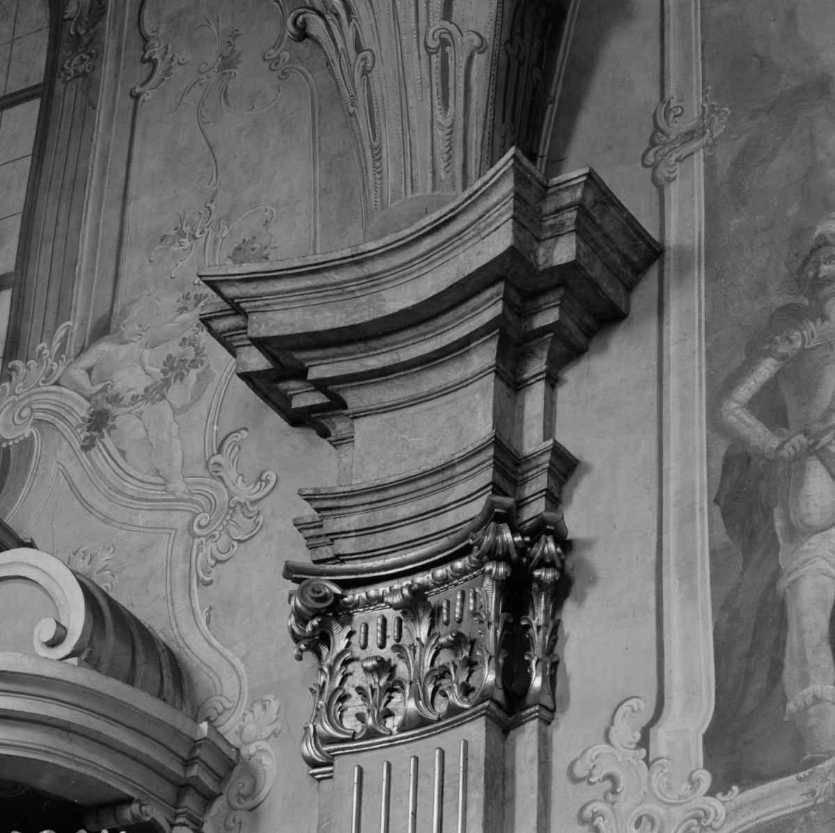 kościół pw. św. Bartłomieja - wnętrze - nawa główna - głowica pilastra, skan 1