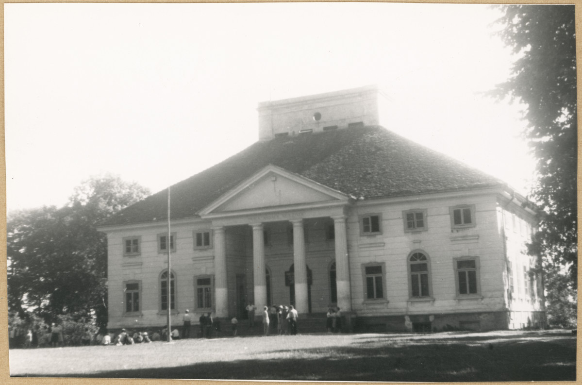 Pałac Firlejów - widok elewacji frontowej, skan 1