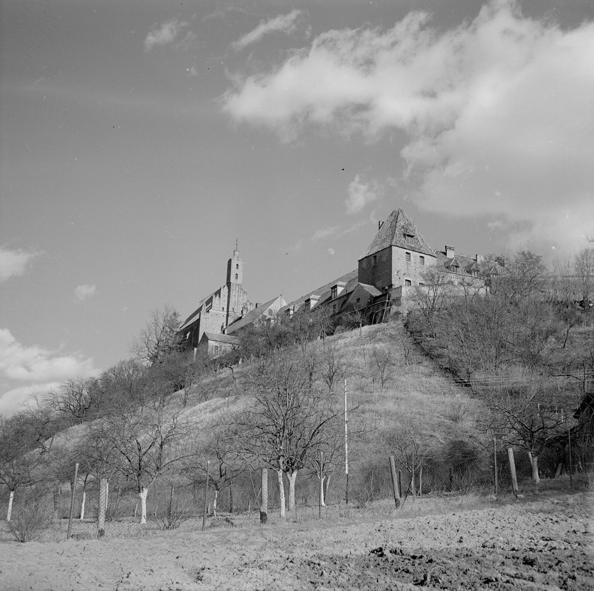 klasztor ss. Miłosierdzia - widok od północnego - zachodu, skan 1