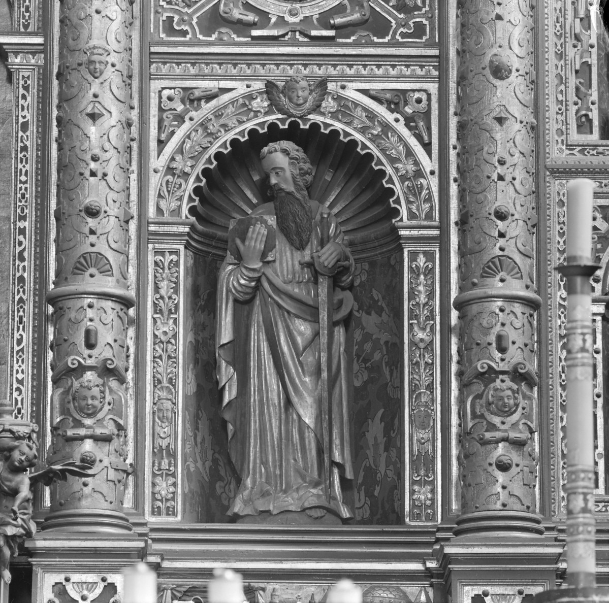 Kolegiata Bożego Ciała - ołtarz główny. Rzeźba św. Pawła., skan 1