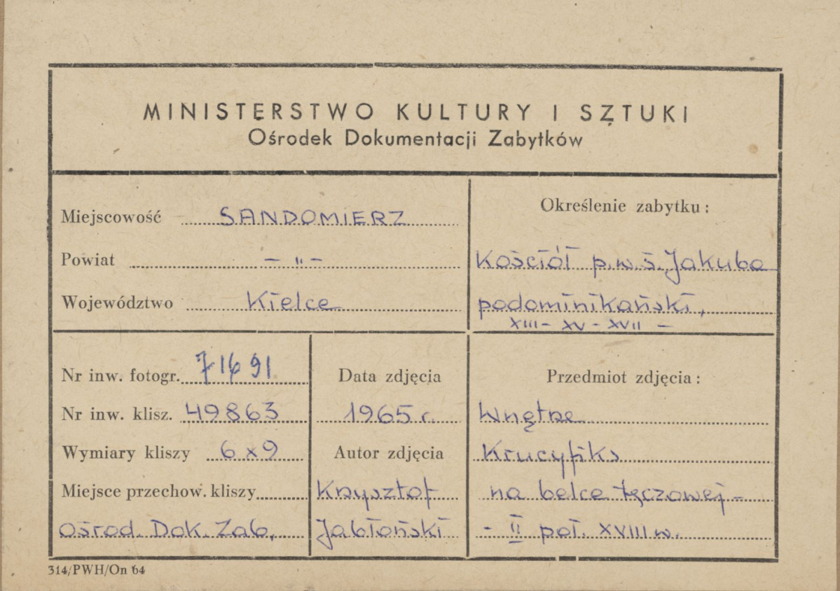  Zespół klasztorny Dominikanów - kościół, wnętrze - krucyfiks na belce tęczowej - metryczka, skan 1