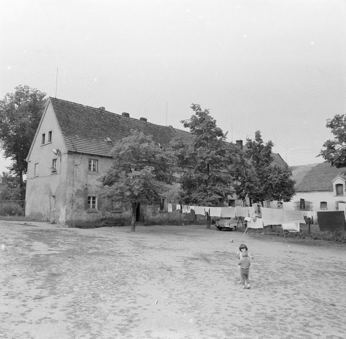 oficyna pałacowa - widok zewnętrzny, skan 1