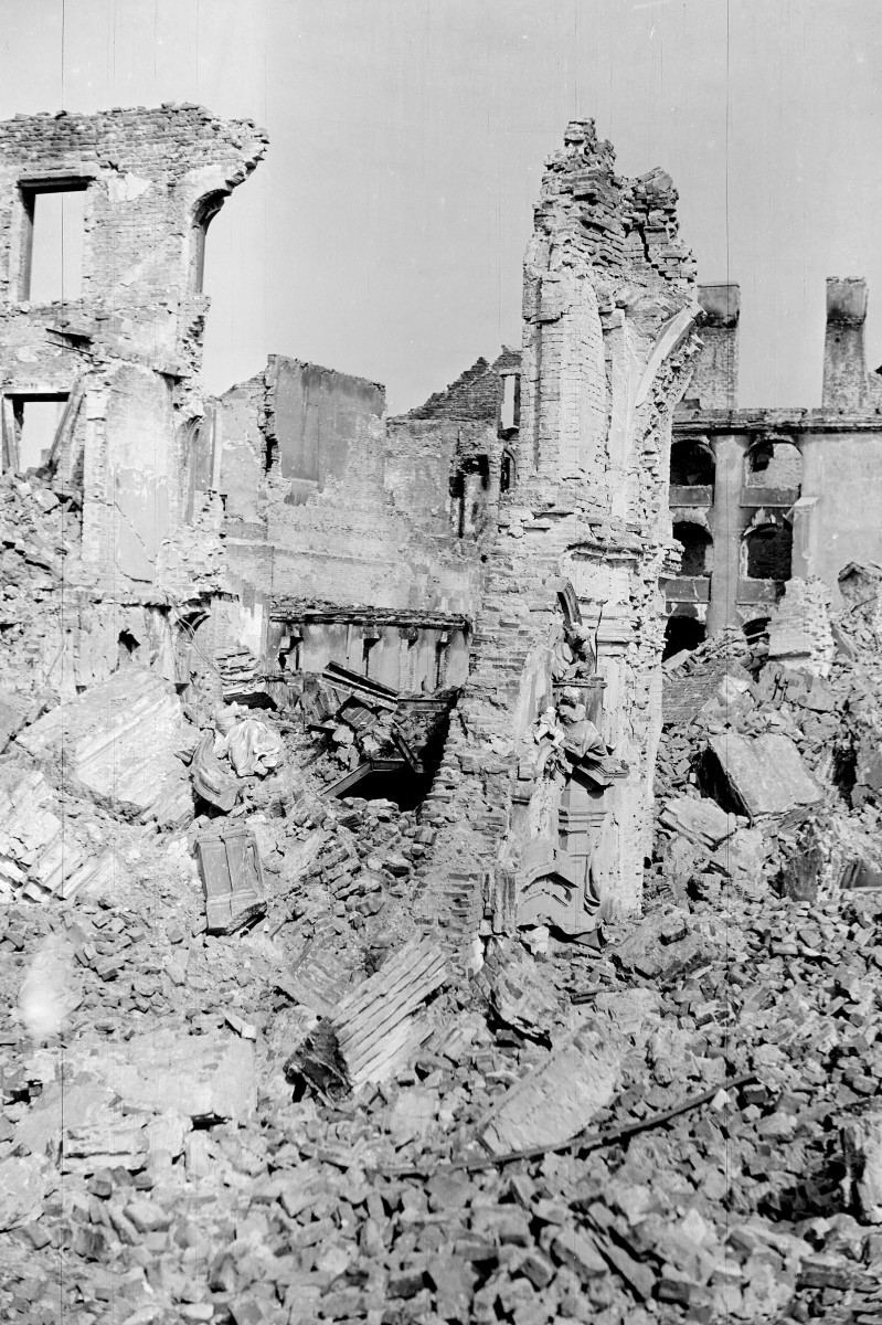 Ruiny sanktuarium M. B. Łaskawej. , skan 1