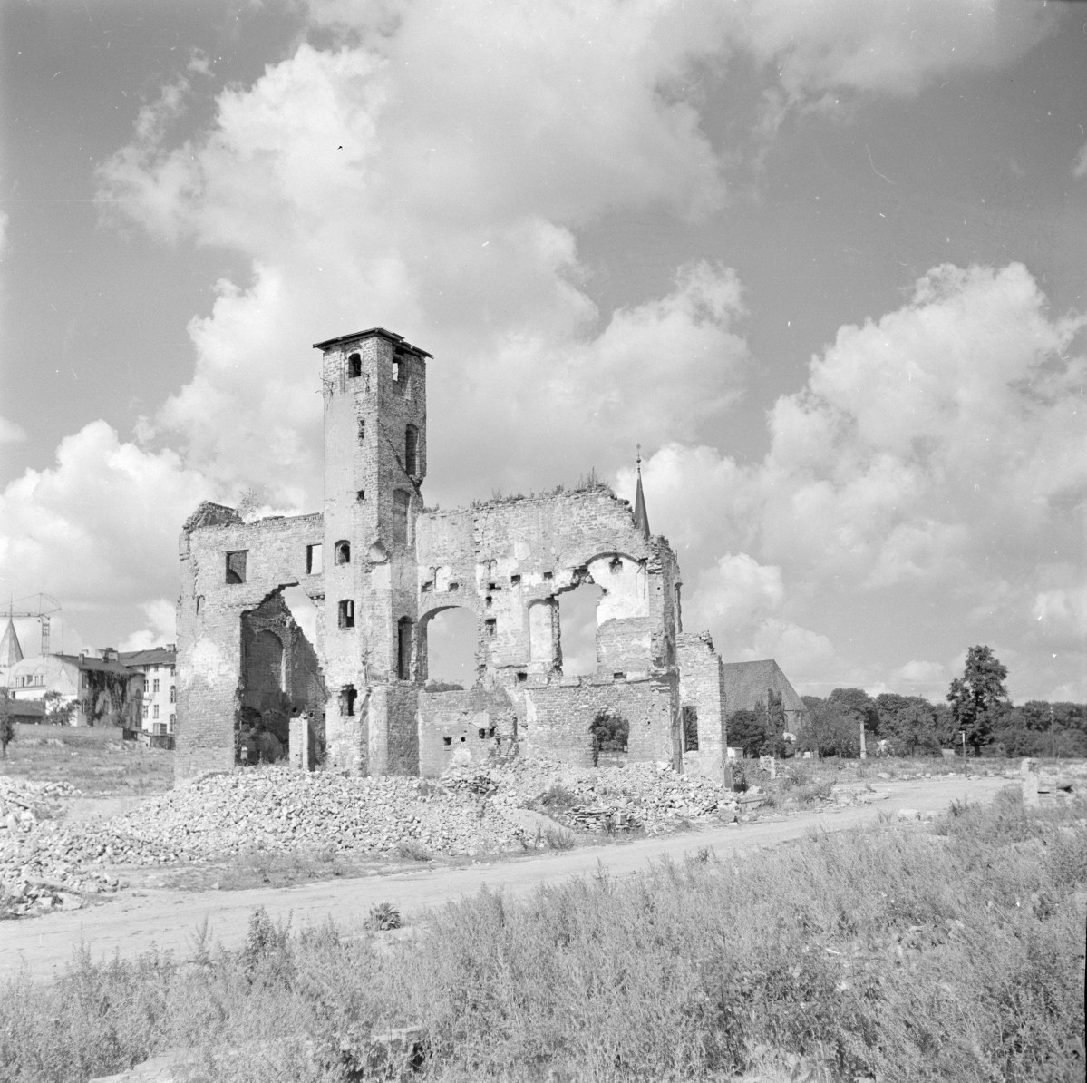 kamienica dawna apteka - ruina i gruzowisko, skan 1