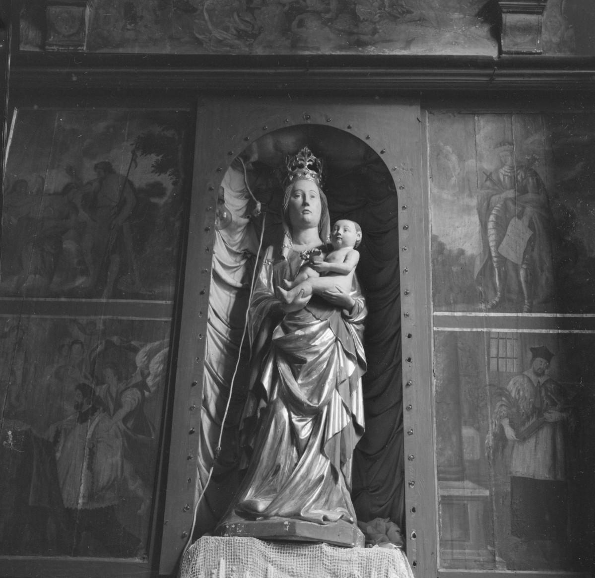 kościół filialny pw. św. Jakuba - wnętrze: Madonna - rzeźba w ołtarzu południowym, 1. połowa XV w., skan 1
