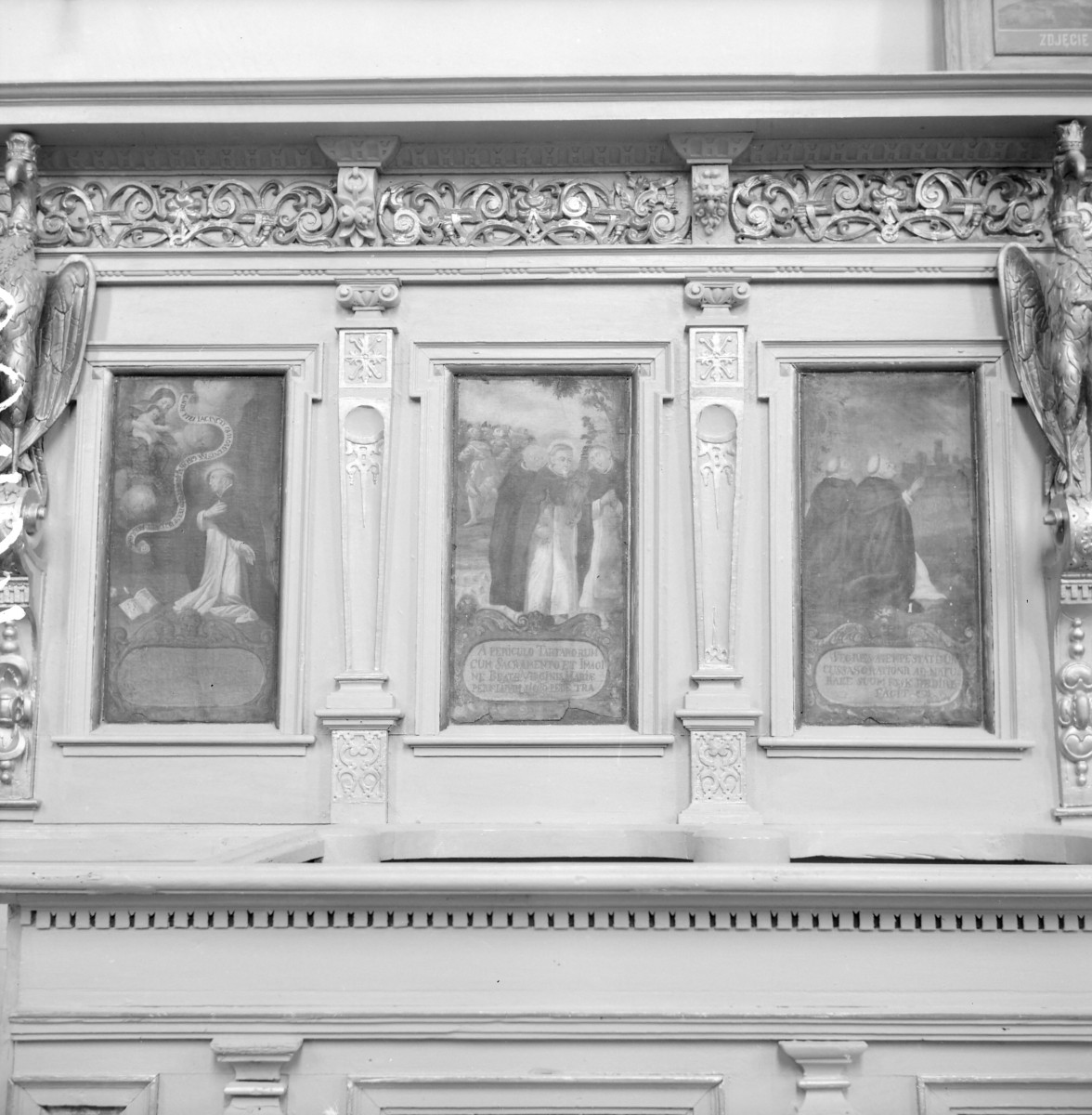 podominikański kościół pw. Najświętszej Marii Panny i św. Jacka - wnętrze: stalle, fragment, skan 1