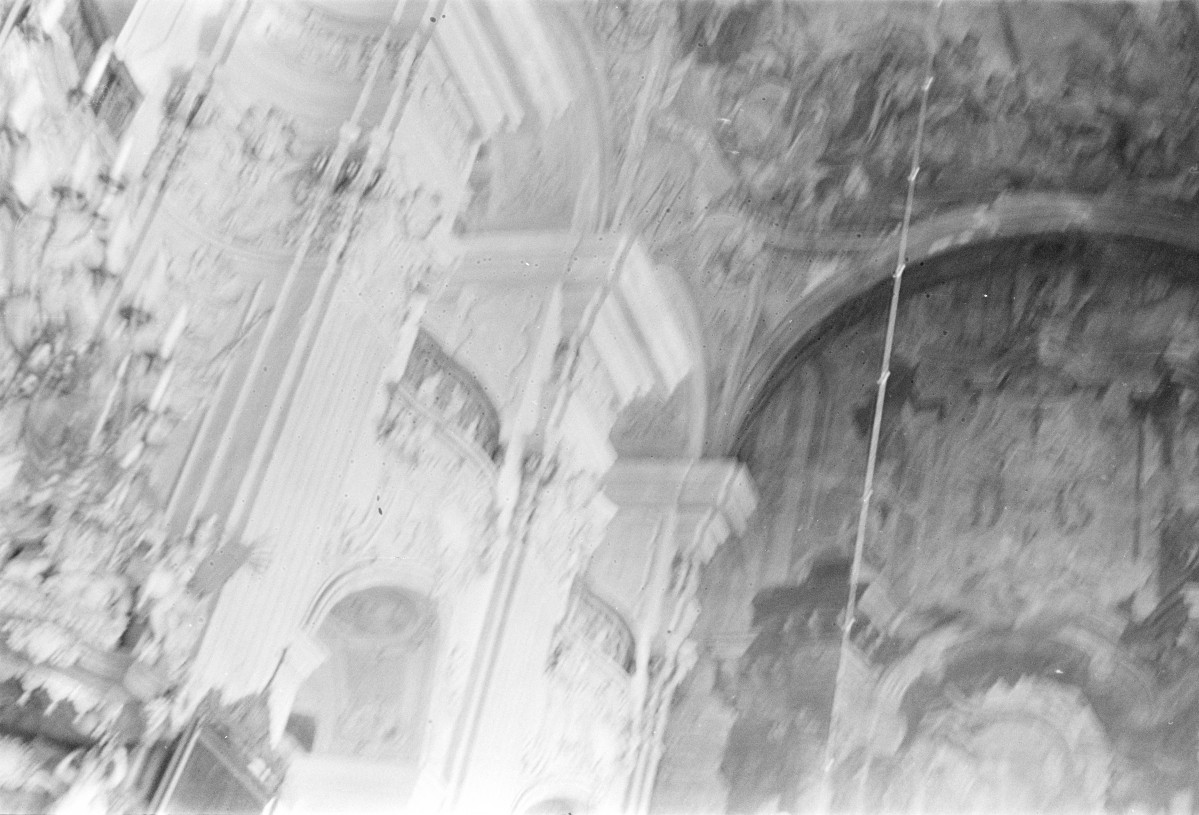 kościół klasztorny jezuitów, ob. parafialny pw. Świętego Krzyża - wnętrze, skan 1