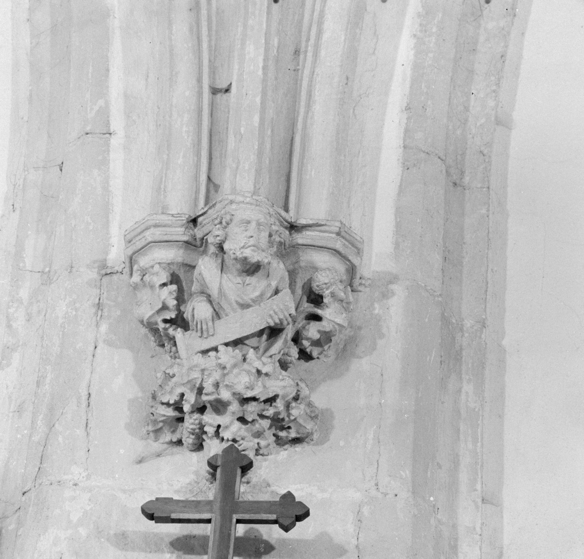 kościół pw. śś. Piotra i Pawła - wnętrze - konsola  sklepienia, skan 1