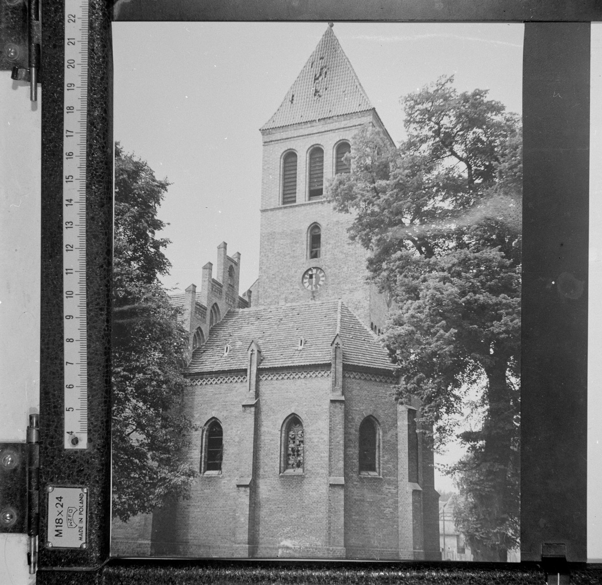 kościół pw. Świętych Apostołów Piotra i Pawła - elewacja wschodnia, skan 1