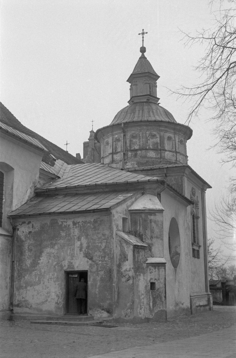 kościół podwyższenia świętego Krzyża w Brzezinach, kaplica M.B. Różańcowej, strona płd-zach., skan 1