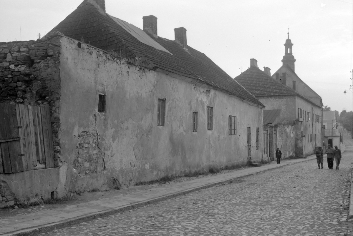 klasztor ss klarysek - widok z ulicy, skan 1