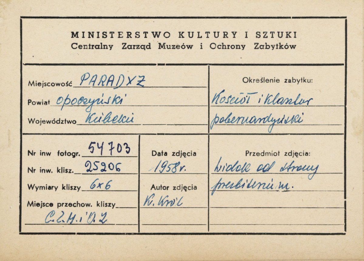 Zespół klasztorny - widok na kościół od strony prezbiterium i fragment budynku klasztoru - metryczka

 , skan 1