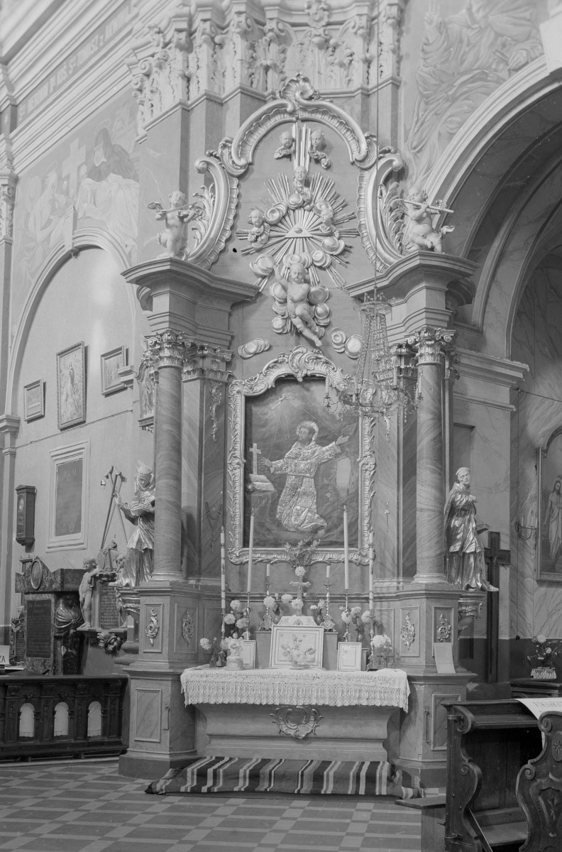 zespół klasztorny Bernardynów, kościół, ob. parafialny pw. Przemienia Pańskiego i św. Michała Archanioła -wnętrze: ołtarz boczny, skan 1