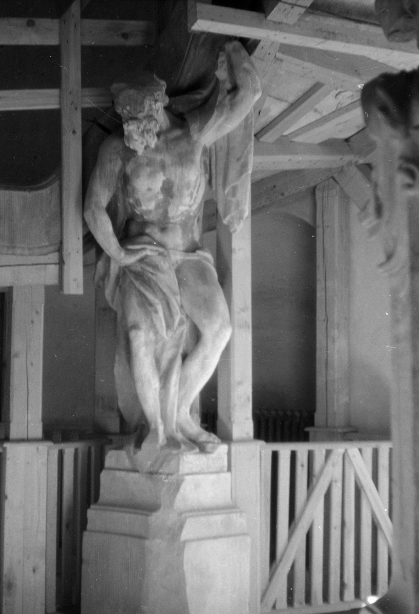 pałac Branickich - rzeźba Atlasa, skan 1