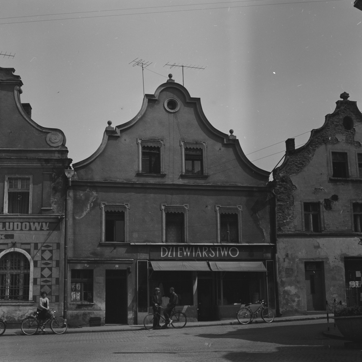 dom mieszkalny - elewacja frontowa, skan 1