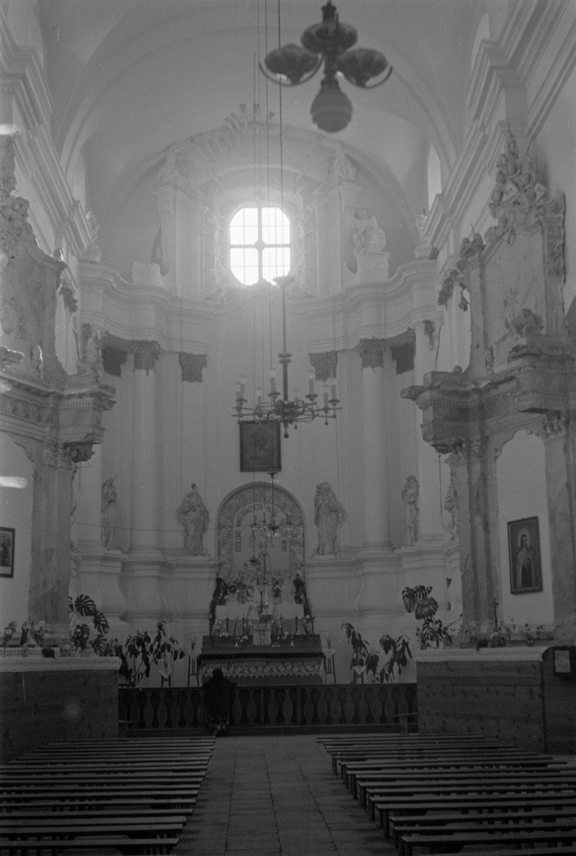 kościół, ob. filialny pw. Wniebowzięcia Najświętszej Marii Panny - wnętrze prezbiterium ołtarz, skan 1