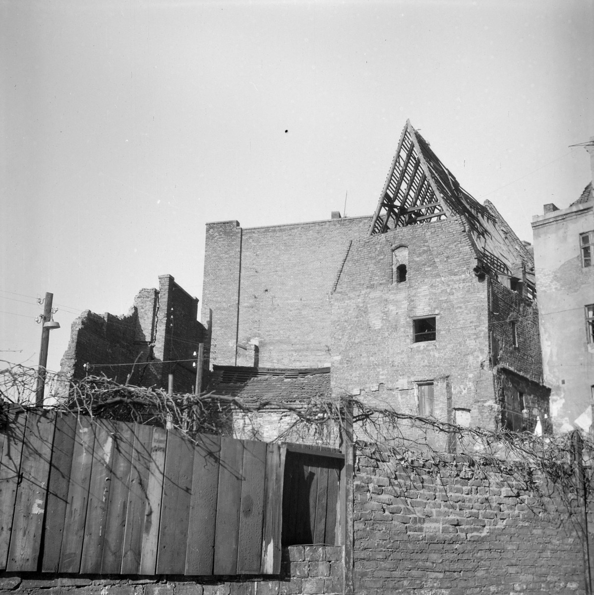 Fragment ruin więzienia miejskiego., skan 1