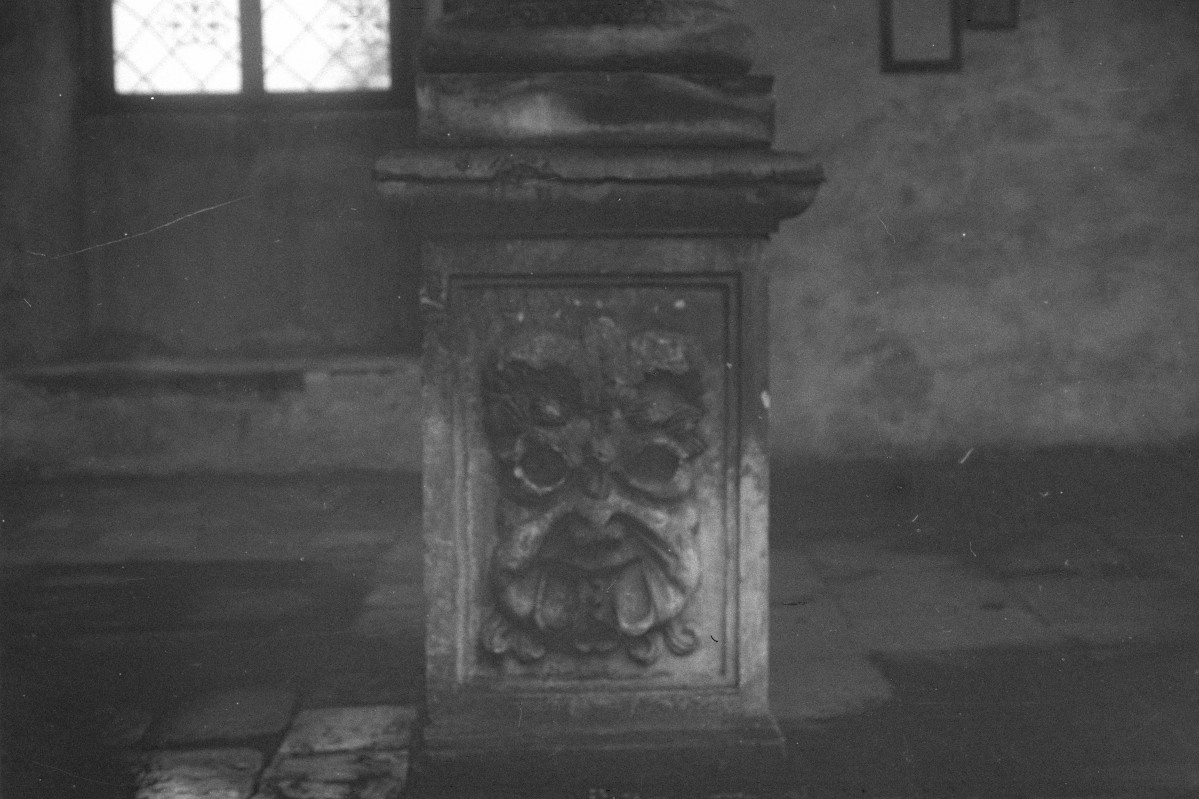 zamek - maszkaron, skan 1