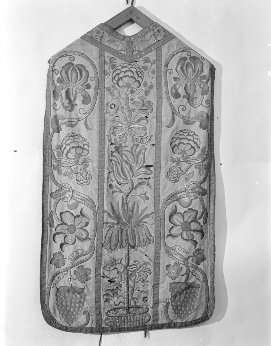 klasztor Benedyktynek - zbiory - ornat, skan 1