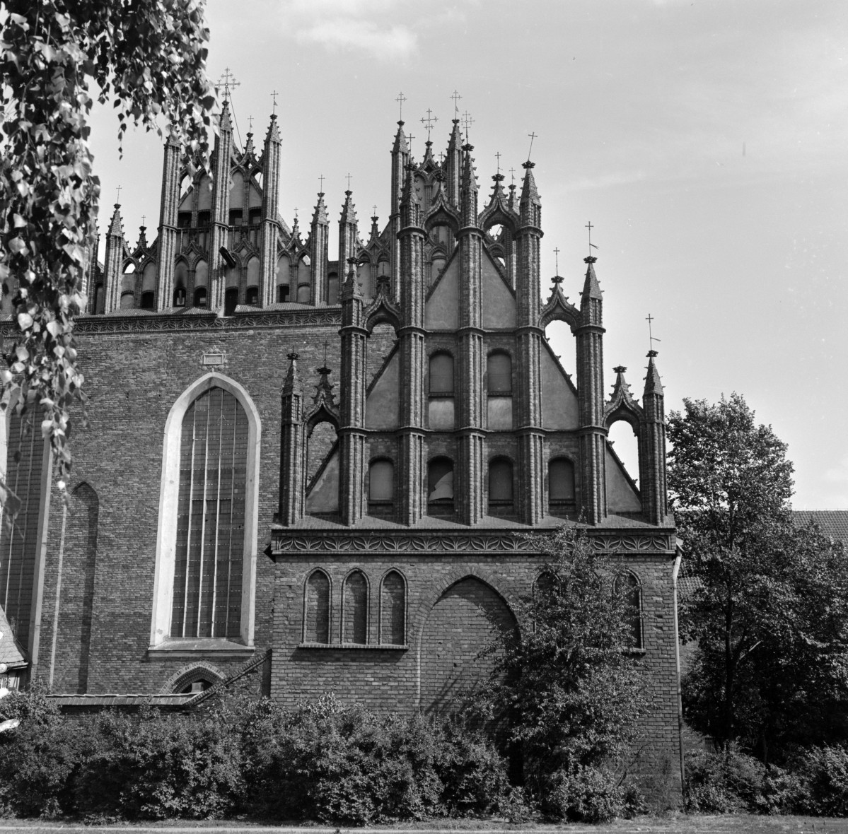 archikatedra pw. Świętej Trójcy - elewacja zachodnia, skan 1