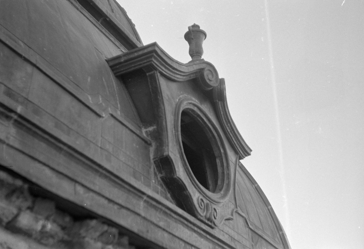 pałac Branickich - naczółek półkolisty, skan 1