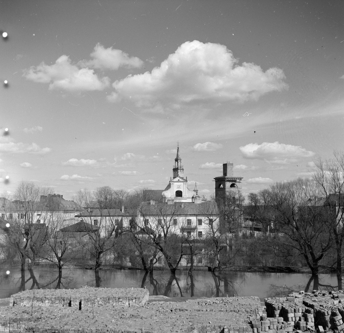 kolegiata Zwiastowania Najświętszej Maryi Panny - elewacja widok ogólny, skan 1