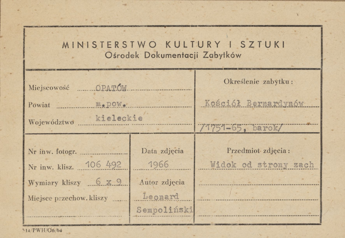 Zespół klasztorny - widok górnej części fasady kościoła - metryczka

 , skan 1