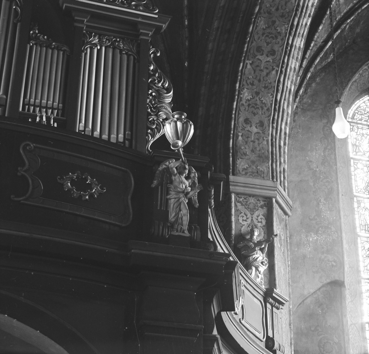 kościół parafialny pw. św.św. Marcina i Mikołaja - fragment chóru muzycznego, skan 1