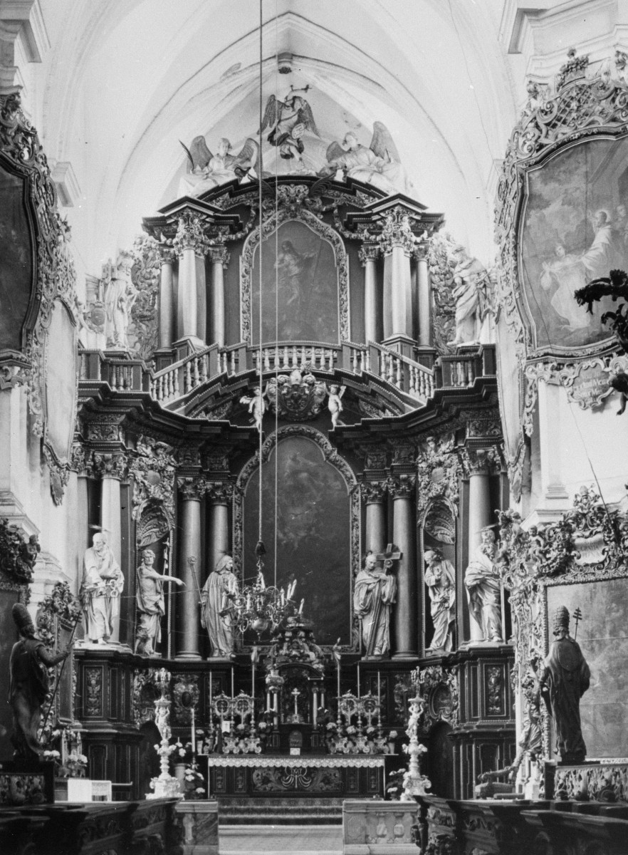 opactwo Cystersów - kościół pw. Wniebowzięcia Najświętszej Maryii Panny i św. Jana Chrzciciela - wnętrze - nawa główna - prezbiterium - ołtarz główny, skan 1