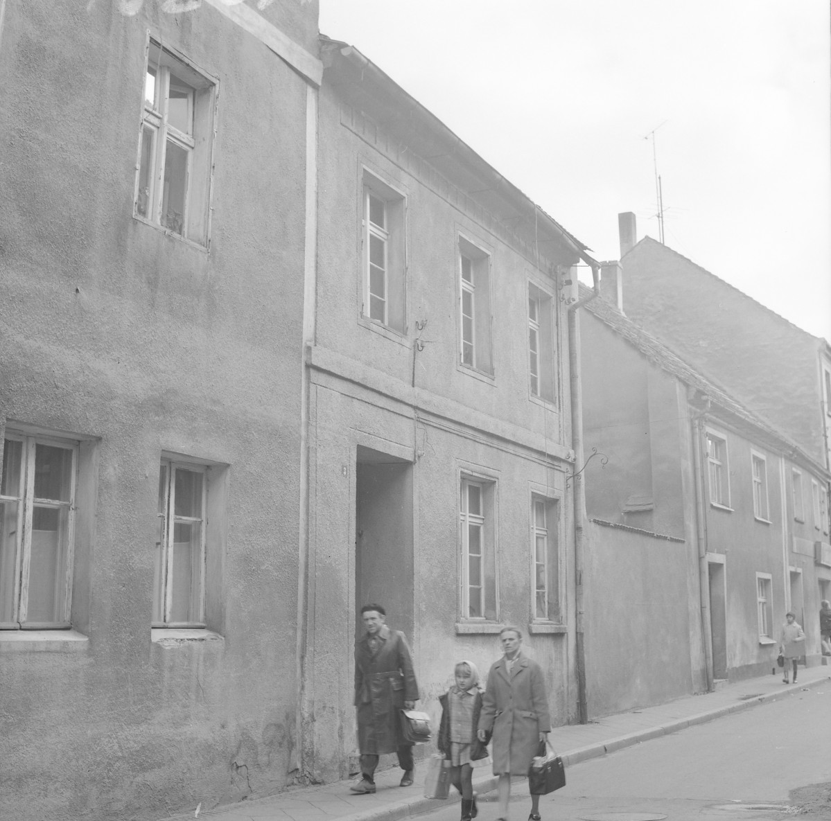 Zabudowa miejska. Kamienica, elewacja frontowa., skan 1