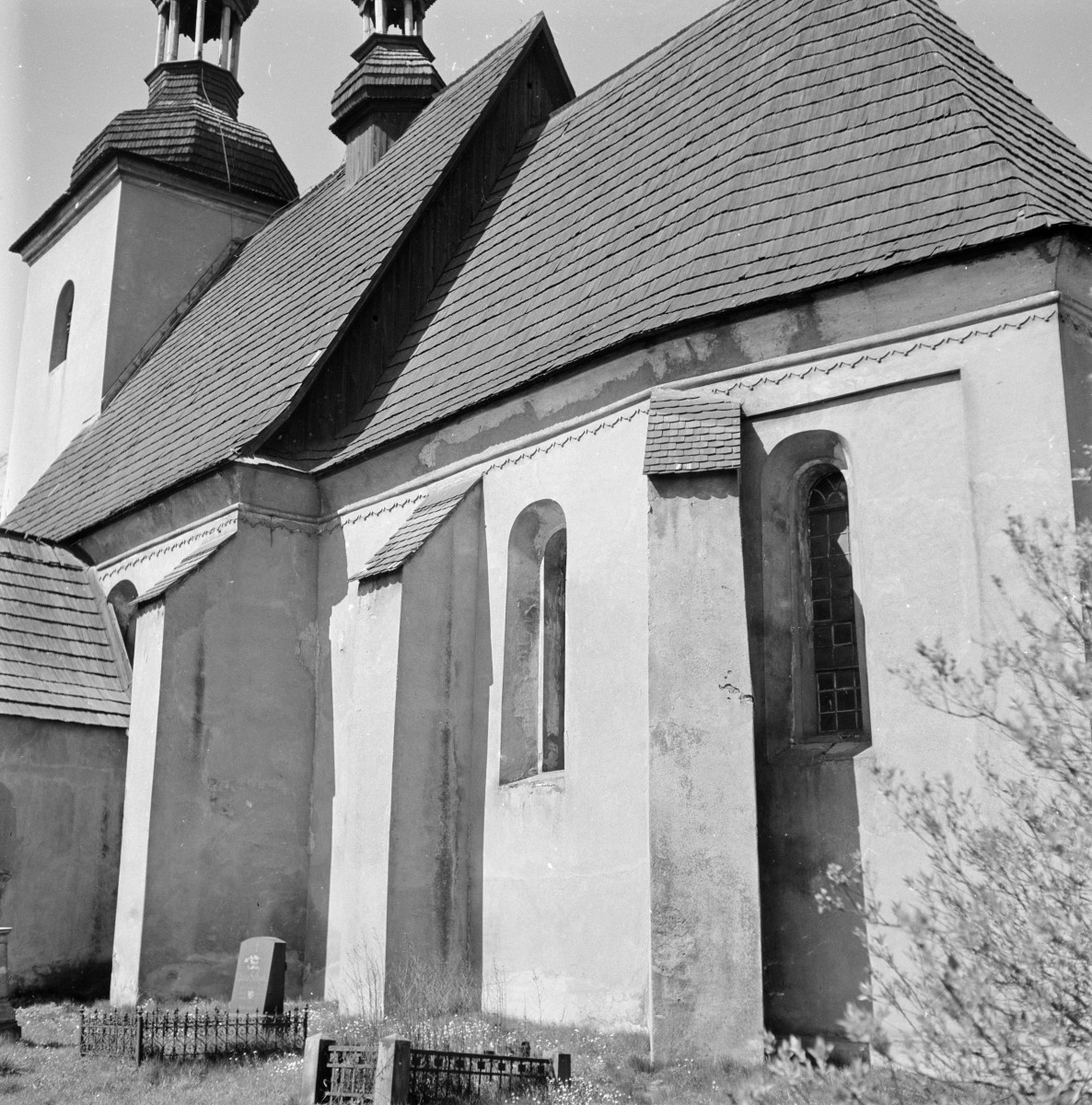 kościół pw. św. Marcina - elewacja płd. prezbiterium, skan 1