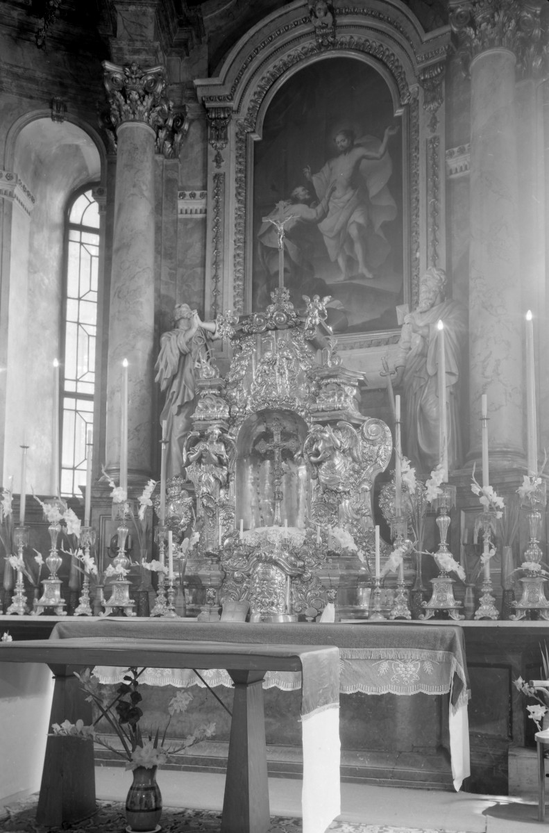 katedra Zmartwychwstania Pańskiego i św. Tomasza Apostoła - wnętrze: tabernakulum ołtarza głównego, skan 1
