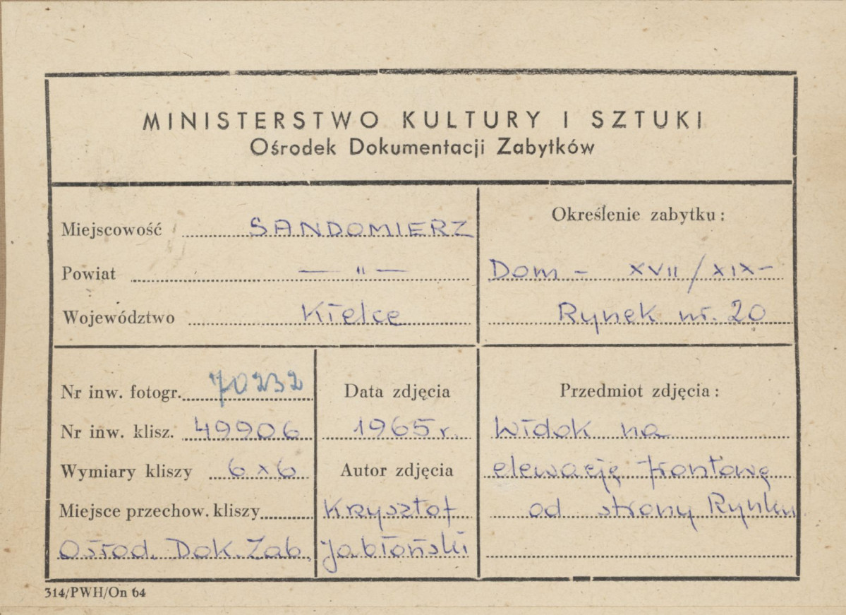 Rynek - kamienica nr 20, widok elewacji frontowej - metryczka, skan 1