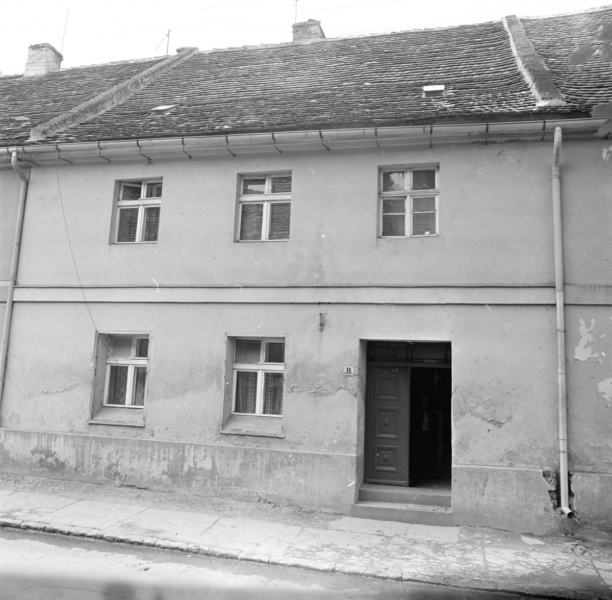 dom mieszkalny - elewacja frontowa, skan 1