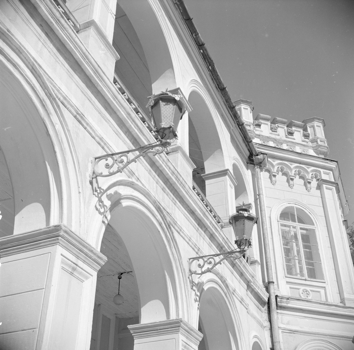pałac Wodzickich - elewacja płd. arkady, skan 1