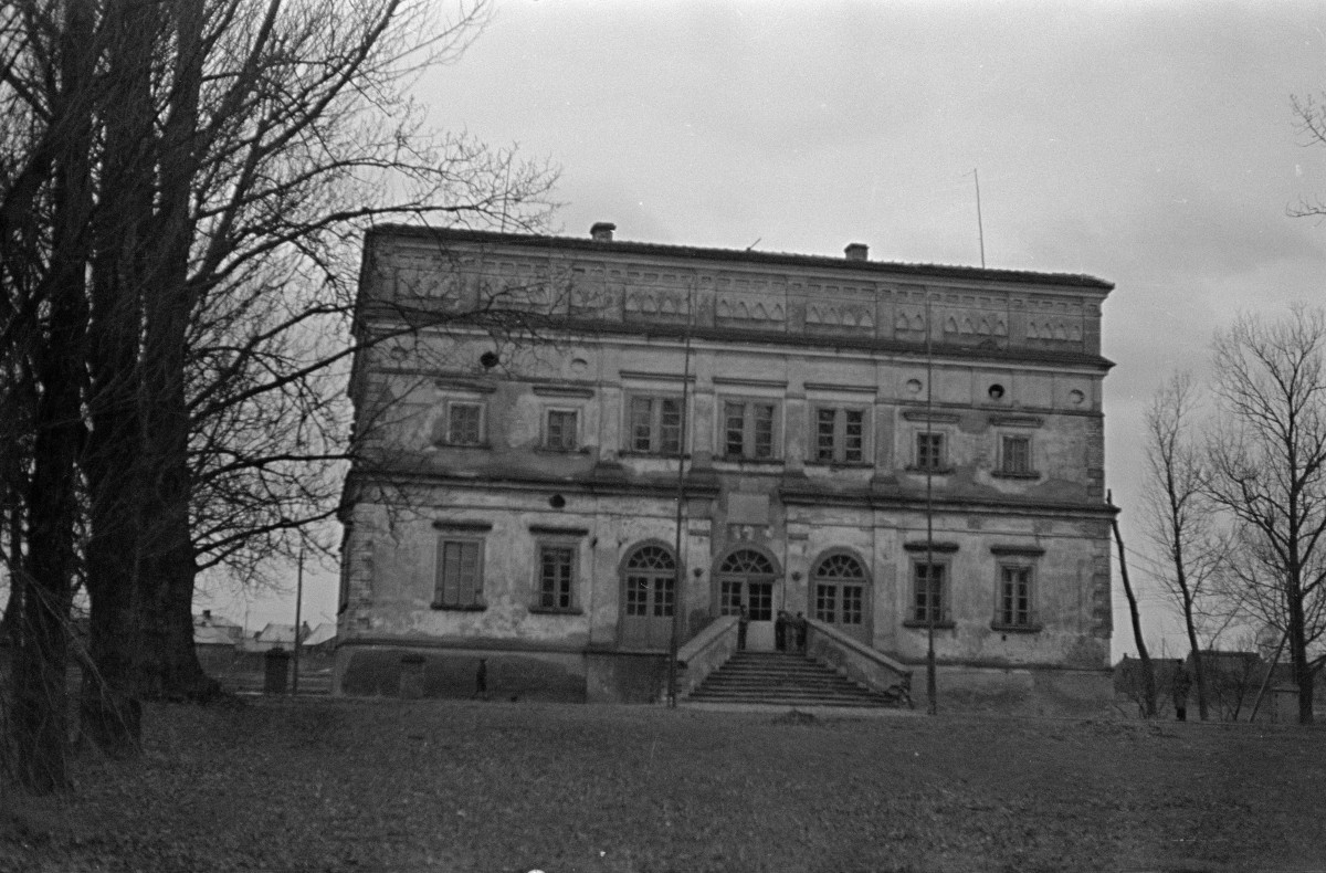 pałac - elewacja frontowa, skan 1
