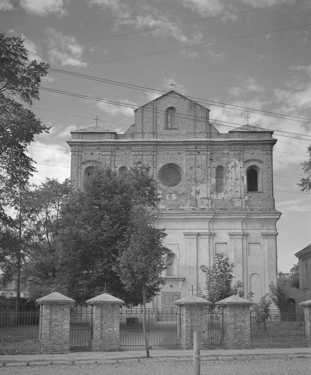 kościół świętych apostołów Piotra i Pawła - elewacja frontowa, skan 1