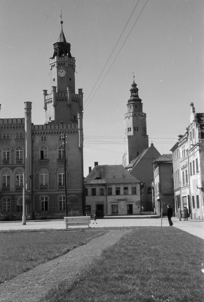 rynek - kościół i ratusz, skan 1
