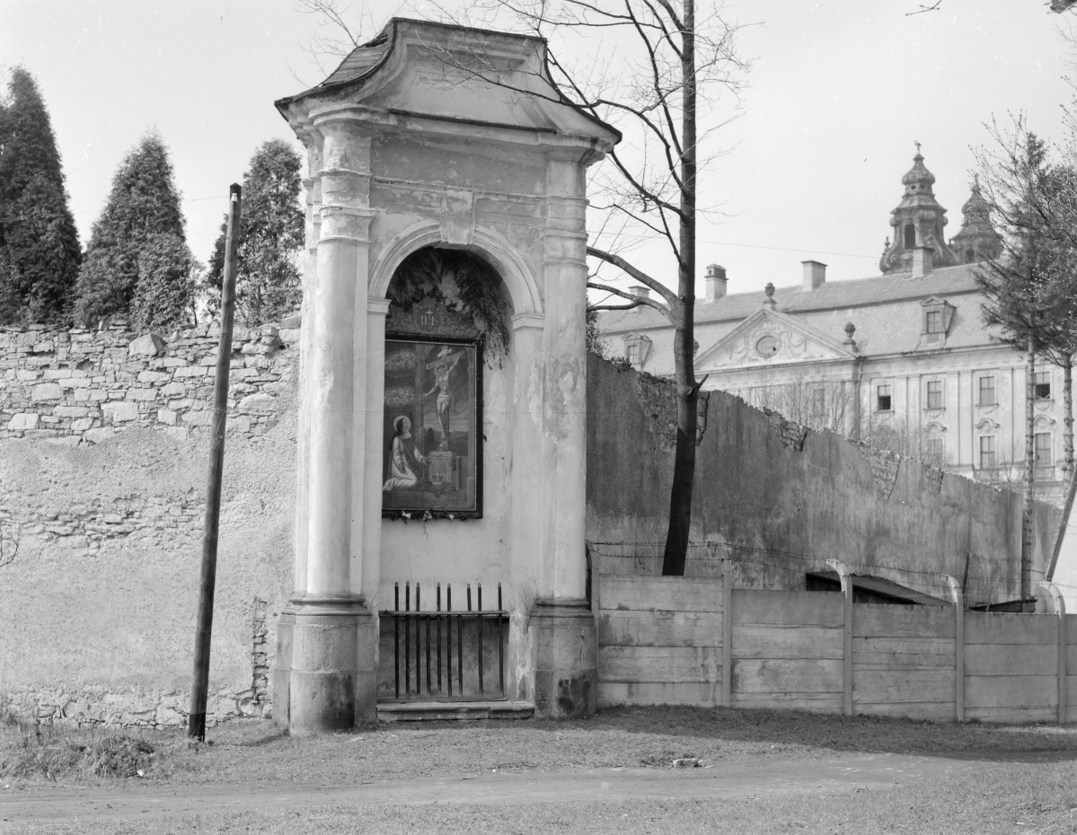 opactwo - ślepa bramka w murze, skan 1