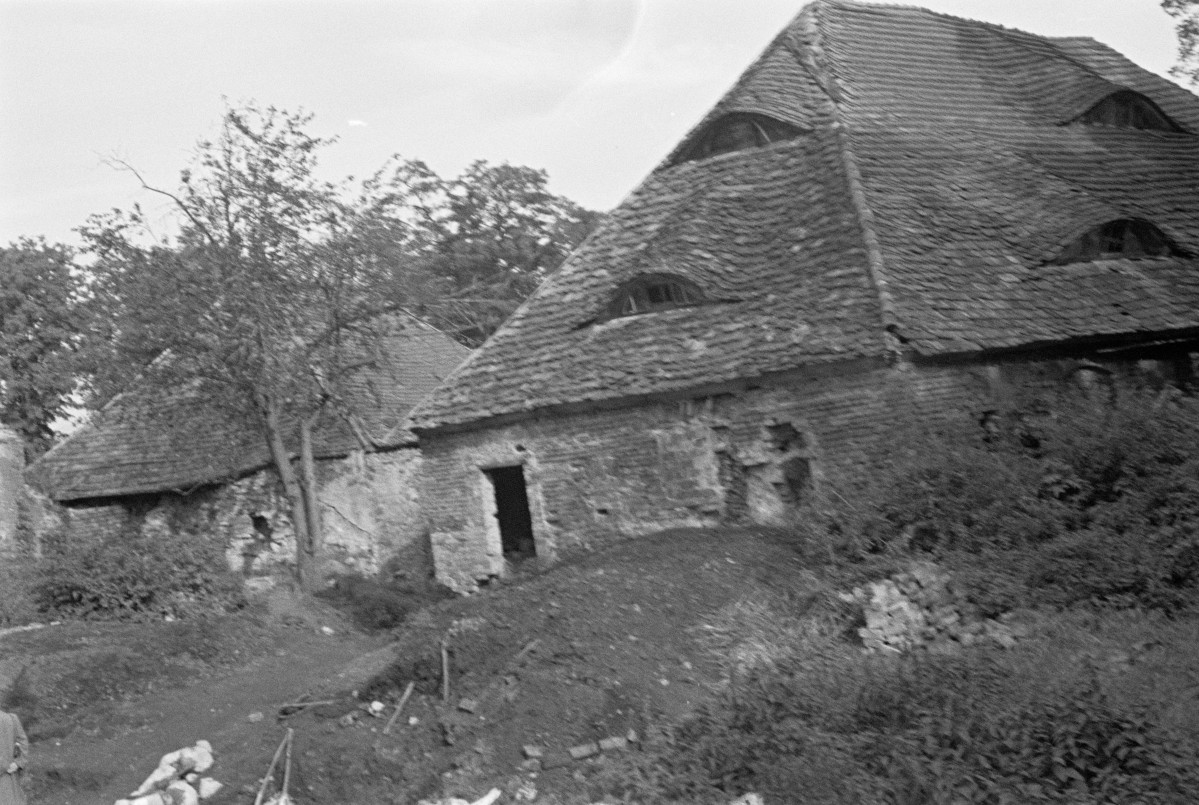 zamek - dziedziniec, zabudowa gospodarcza, skan 1